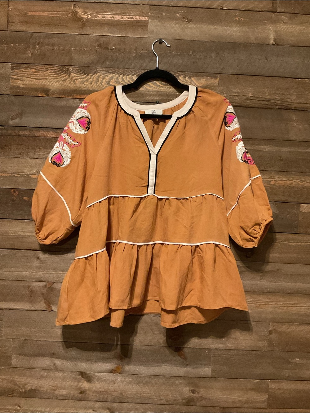 Womens ENTRO mustard GOLD TOP Blouse w/EMBROIDERED sleeves Size Small EUC